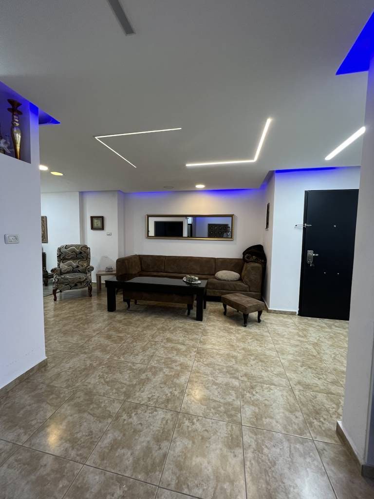 דירת גן 3 חדרים משופצת עם יחידת דיור בשכונת גילה ירושלים